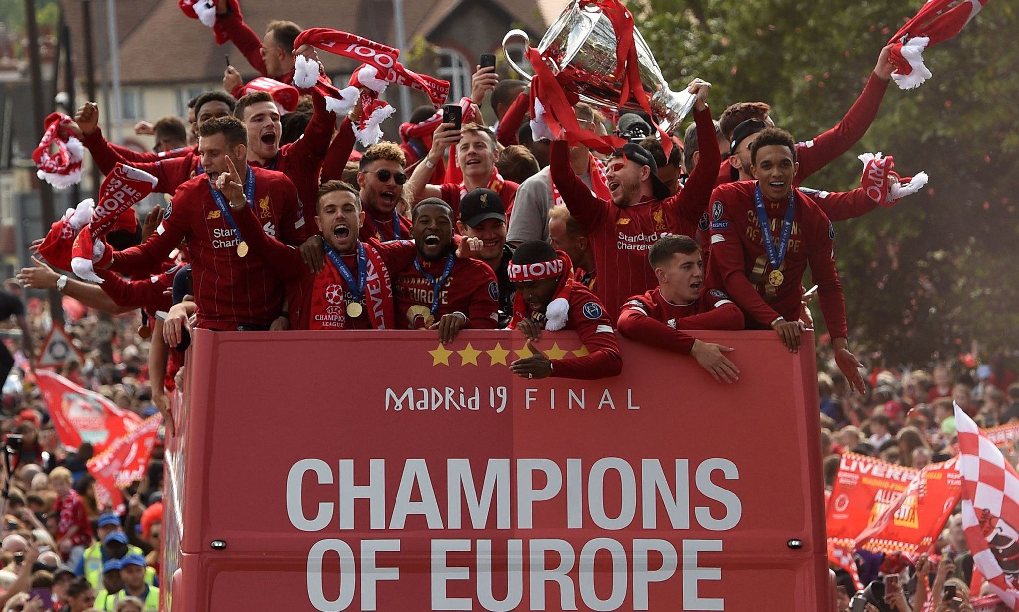 厄德高肩伤复发仍坚定备战曼城，心态调整力求突破